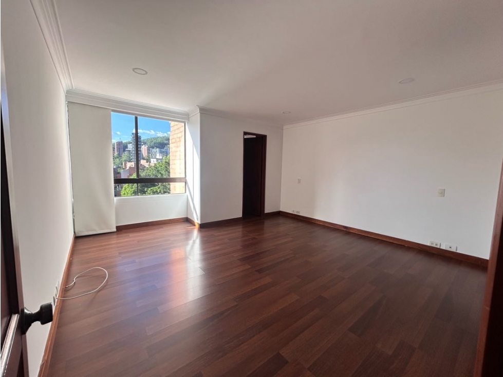 Apartamento Poblado, Sector Vizcaya. Muy amplio para reformar — foto 3