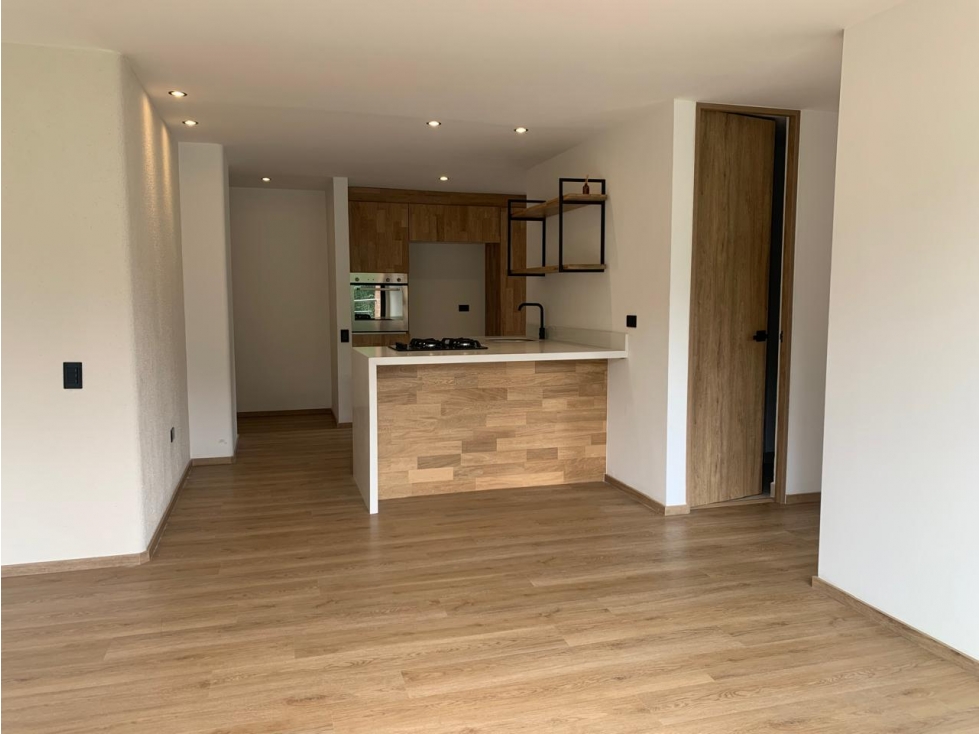 Hermoso apartamento remodelado en sector Cumbres