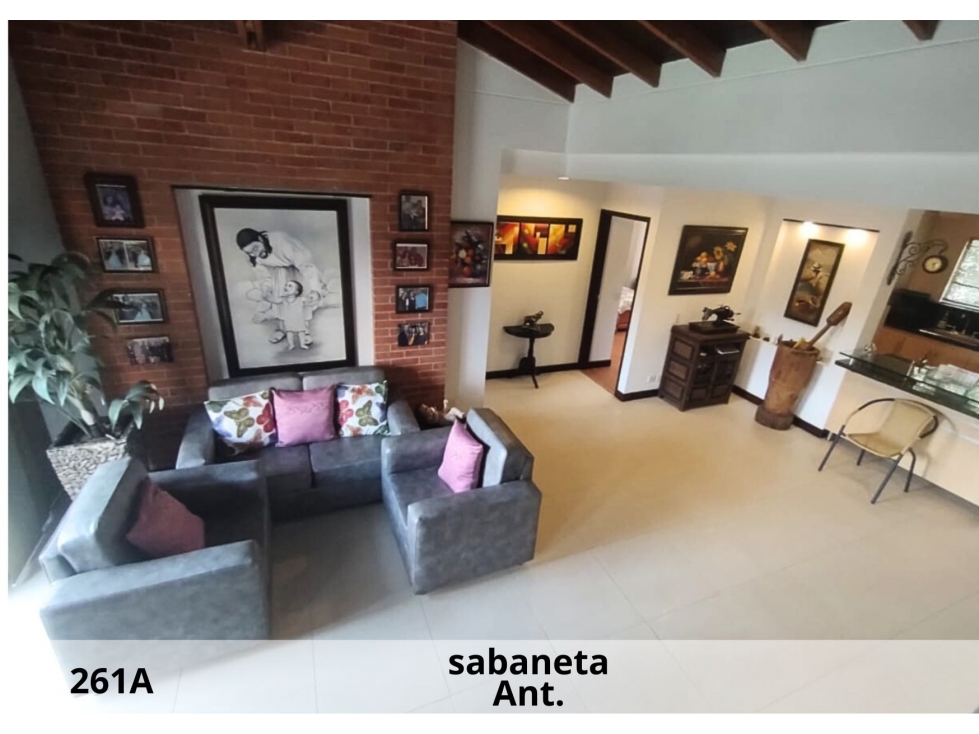 Venta de exclusiva casa en unidad, Sabaneta, sector Cañaveralejo