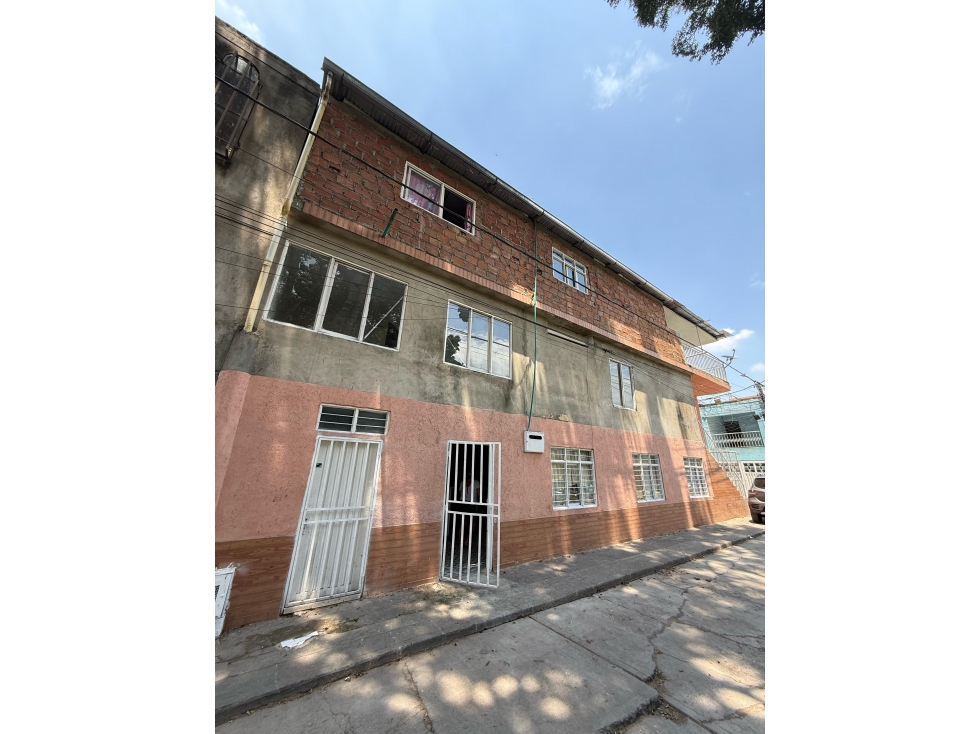 VENTA DE CASA ORIENTE TRIFAMILIAR VEHICULAR EN EL VALLADO AC