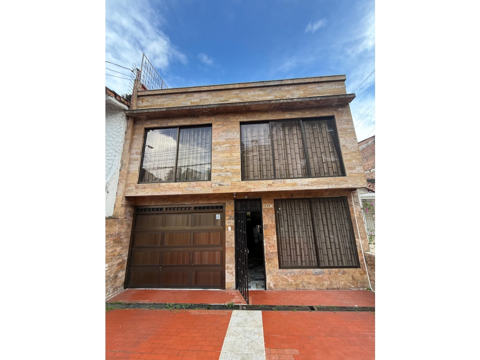 VENTA DE CASA 8 NIVELES PERFECTA PARA INVERSION COMERCIAL AC