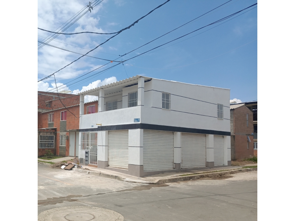 VENTA DE CASA 2 PISOS LOCALES COMERCIALES EN PAISAJE DE LAS FLORES AC