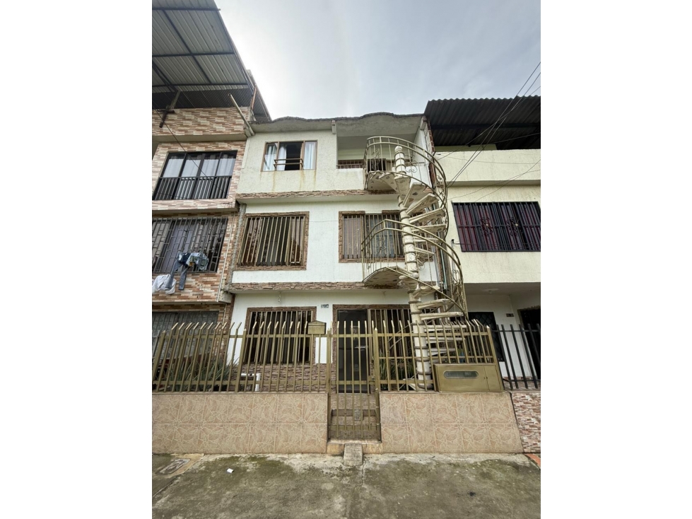 VENTA DE CASA EXTERNA 3 PISOS PEATONAL EN COMFENALCO AC