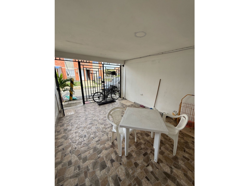 VENTA DE CASA PAISAJE DE LAS FLORES JAMUNDI CON LOCAL COMERCIAL AC — foto 2