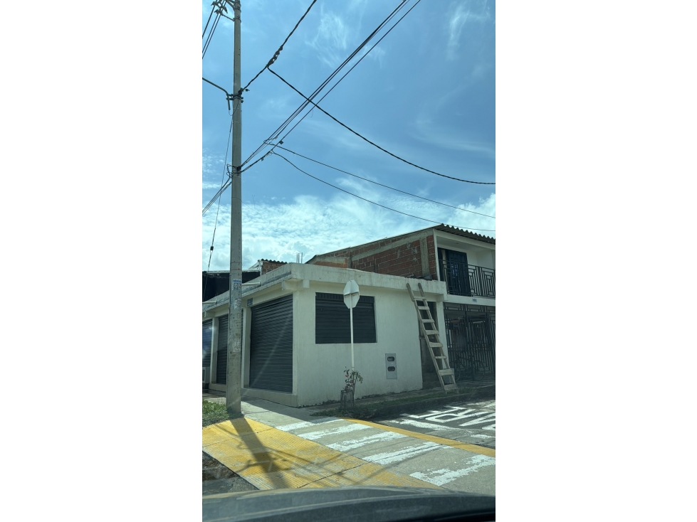 VENTA DE CASA PAISAJE DE LAS FLORES JAMUNDI CON LOCAL COMERCIAL AC — foto 3