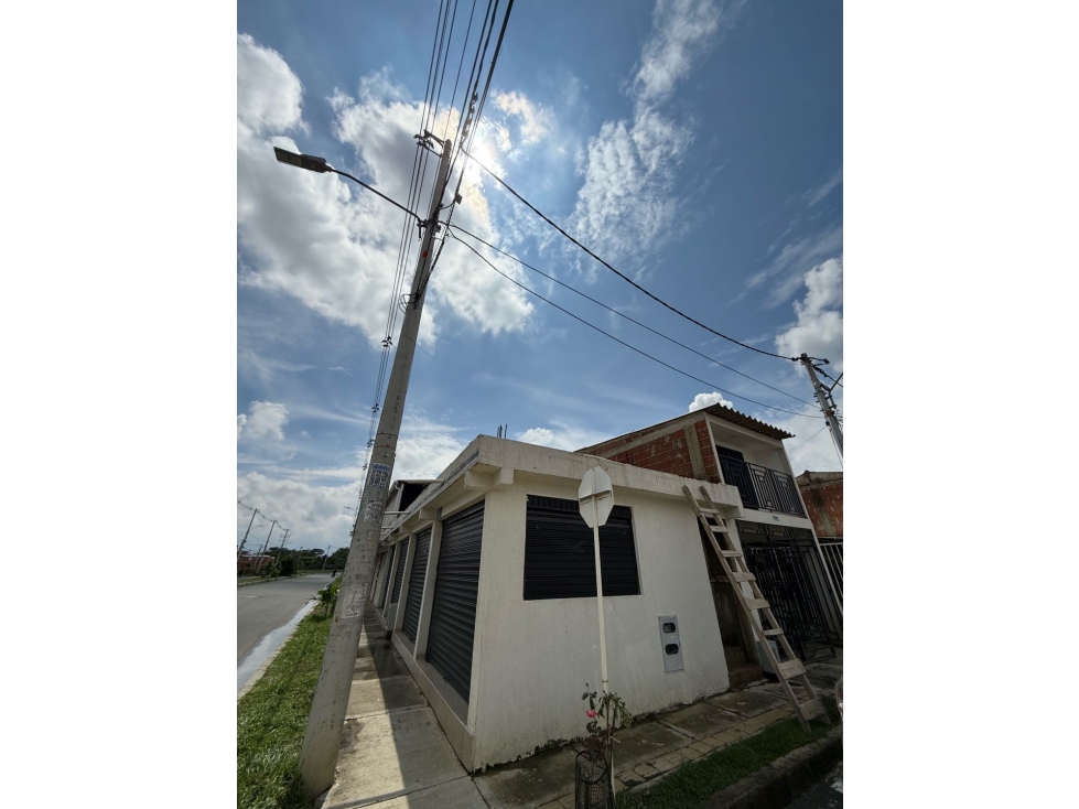 VENTA DE CASA PAISAJE DE LAS FLORES JAMUNDI CON LOCAL COMERCIAL AC — foto 4