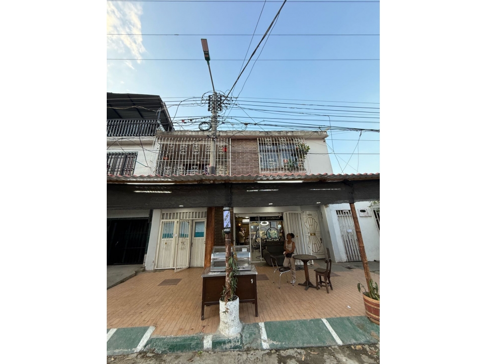 VENTA DE CASA 2PISOS CON 2 LOCALES COMERCIALES EN LA FLORESTA AC — foto 3