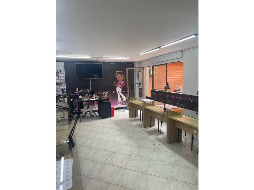 SE VENDE LOCAL COMERCIAL EN LAURELES