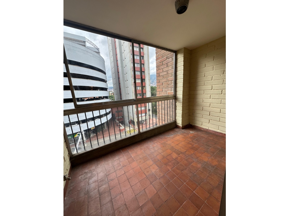 SE VENDE APARTAMENTO EN LAURELES SECTOR SURAMERICANA MEDELLIN — foto 3