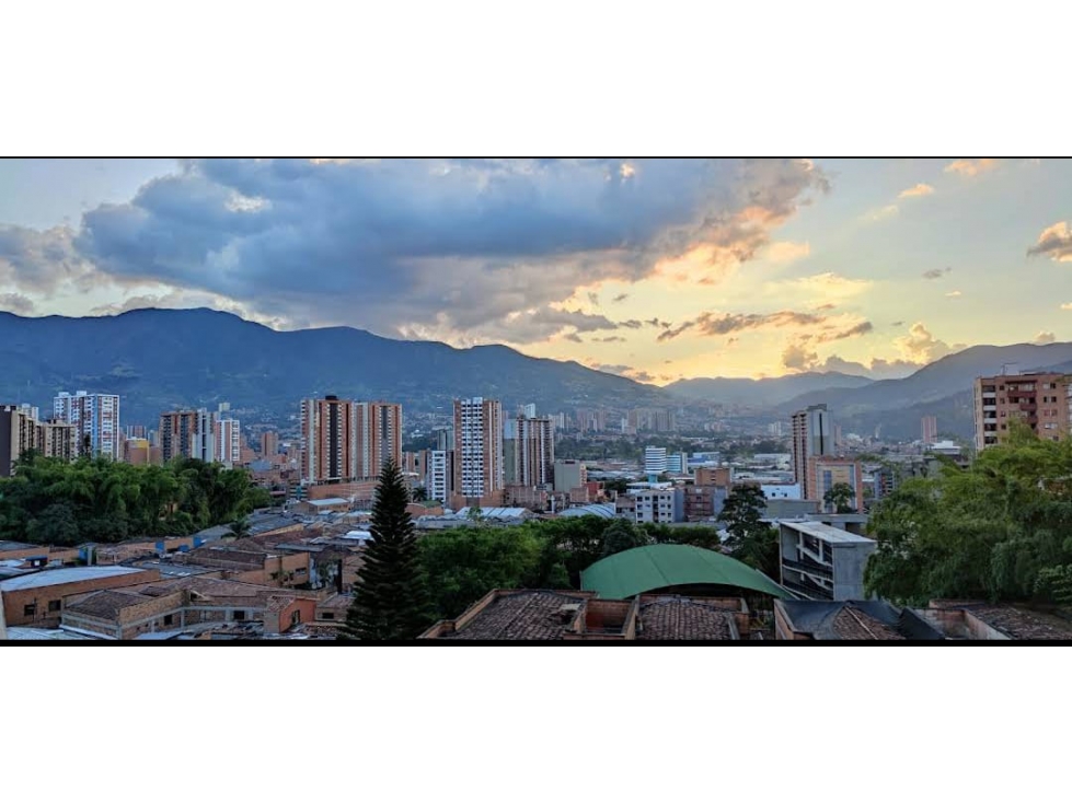 SABANETA EXCELENTE APTO EN ULTIMO PISO CON GRAN UBICACION Y VISTA — foto 2