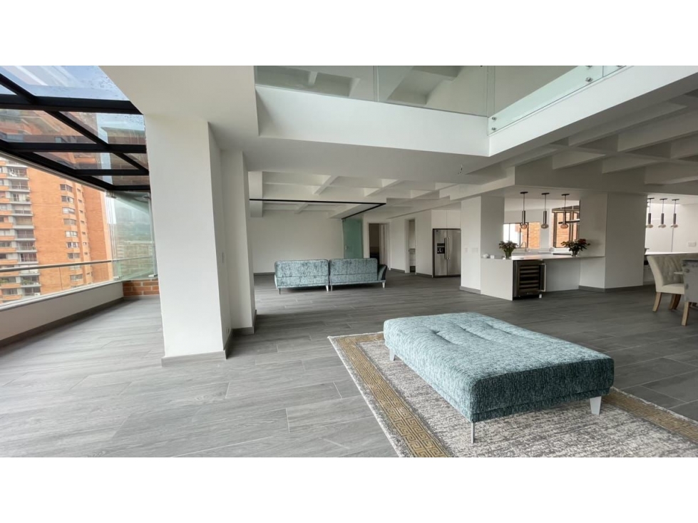 POBLADO PENTHOUSE DUPLEX CON EXCELENTE VISTA Y UBICACION