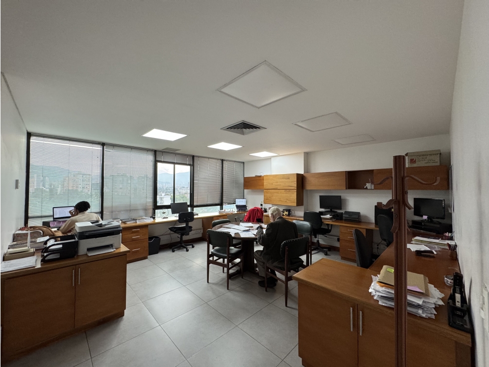 Gran oficina en venta en la Aguacatala, El Poblado