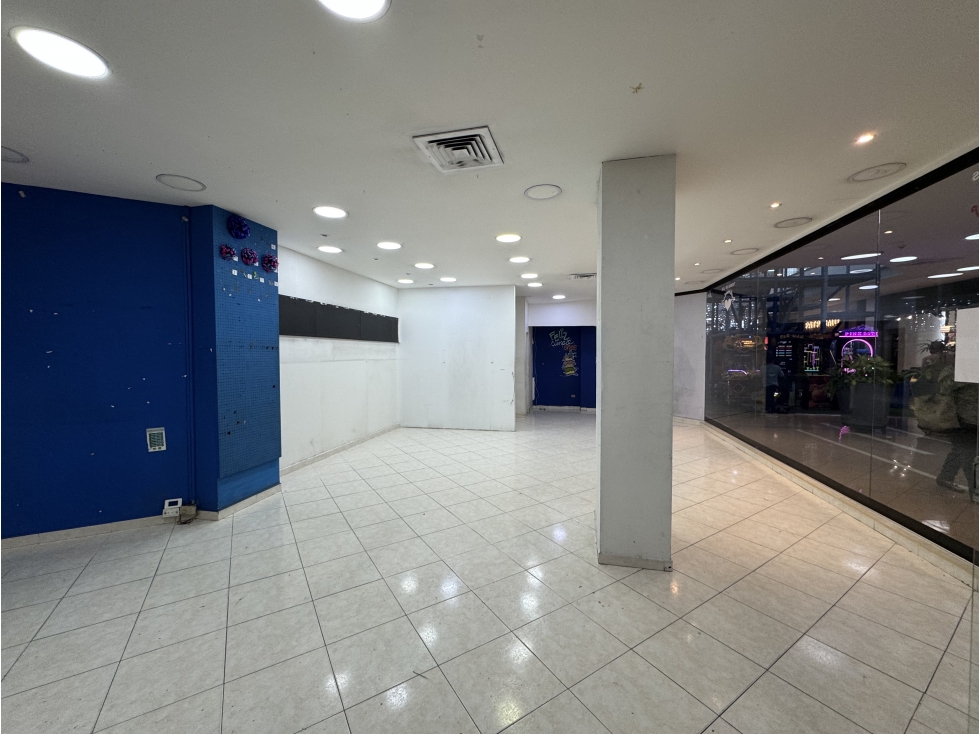Local comercial en esquina Centro Comercial Unicentro — foto 5