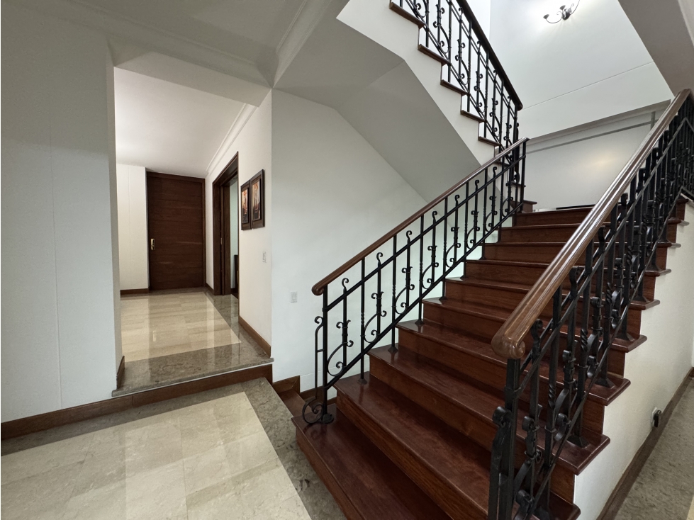 Exclusiva Casa Esquinera en Venta en Loma de Benedictinos, Envigado — foto 5