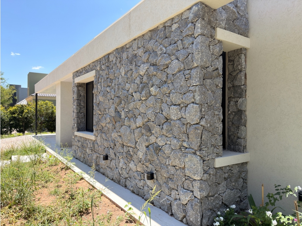 Moderna y de Categoría: Lote de 1000m², Piscina y Diseño Premium