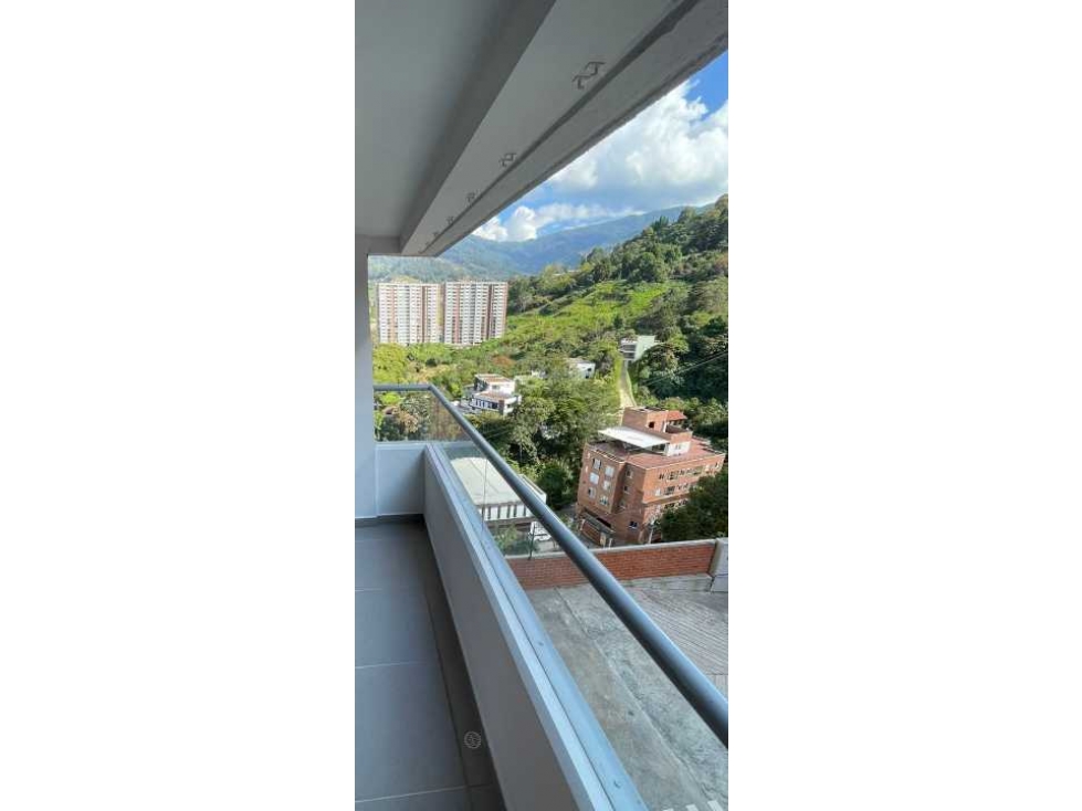 VENDO APARTAMENTO ENVIGADO CON VISTA PISO 9 UNIDAD COMPLETA LA MINA — foto 2
