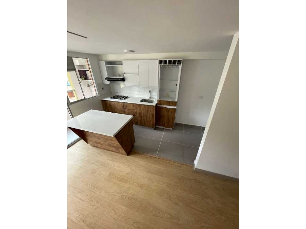 VENDO APARTAMENTO ENVIGADO CON VISTA PISO 9 UNIDAD COMPLETA LA MINA — foto 3