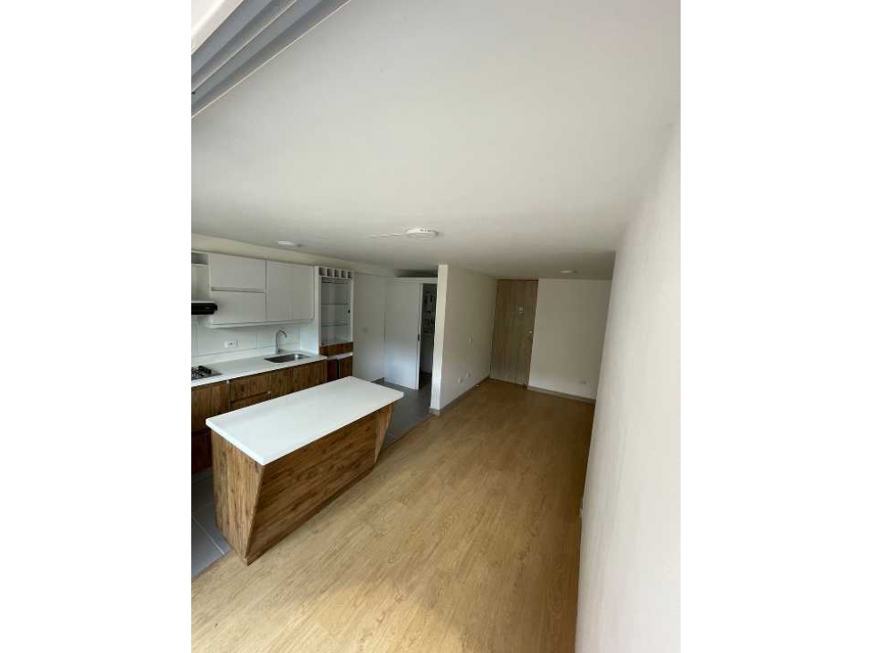VENDO APARTAMENTO ENVIGADO CON VISTA PISO 9 UNIDAD COMPLETA LA MINA — foto 4