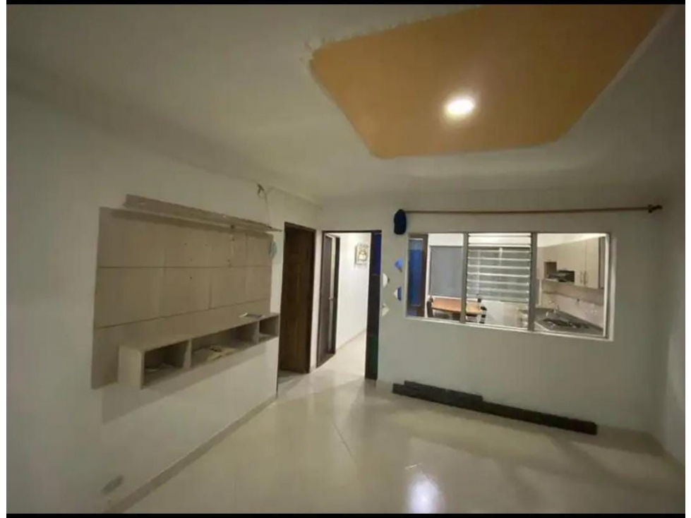 MILAGROSA CASA PRIMER PISO CON PARQUEADERO PARA CARRO Y MOTO