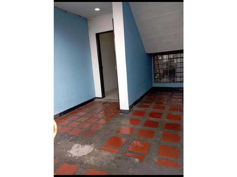 MILAGROSA CASA PRIMER PISO CON PARQUEADERO PARA CARRO Y MOTO — foto 2