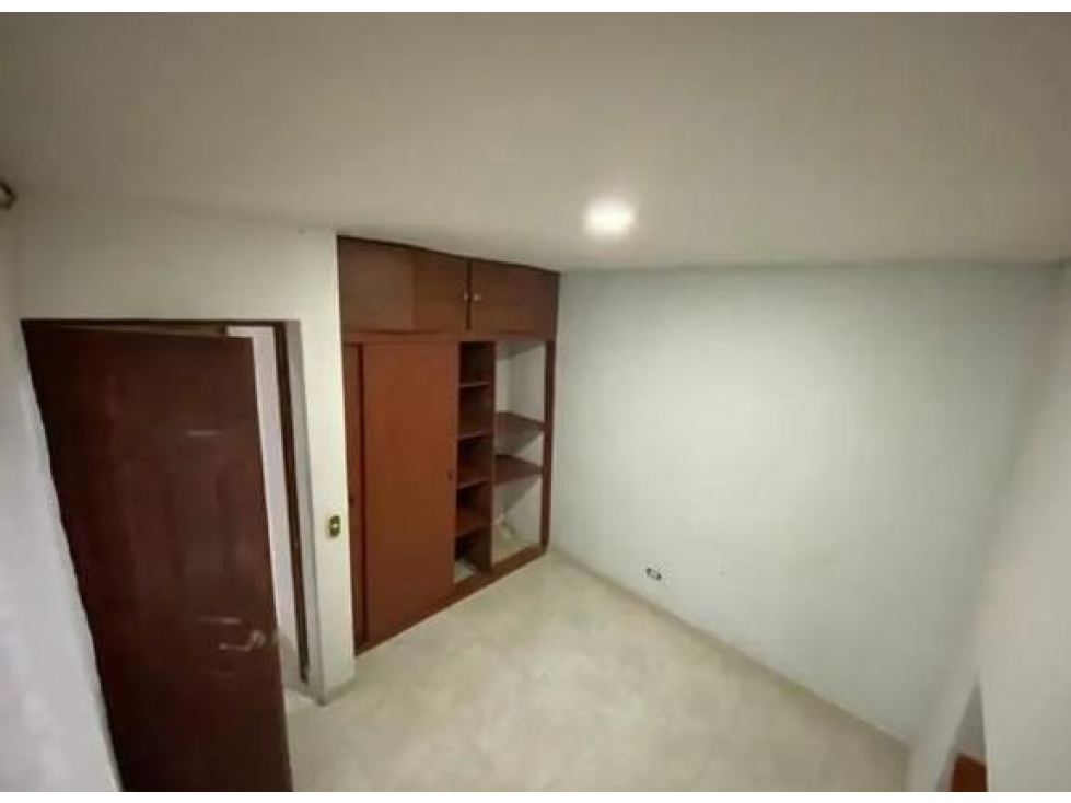 MILAGROSA CASA PRIMER PISO CON PARQUEADERO PARA CARRO Y MOTO — foto 4