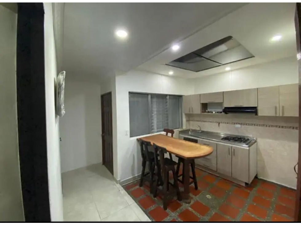 MILAGROSA CASA PRIMER PISO CON PARQUEADERO PARA CARRO Y MOTO — foto 6