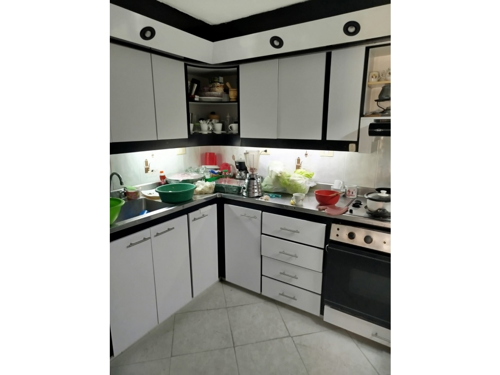 SABANETA EXCELENTE CASA DE 3 NIVELES CERCA AL HOSPITAL VENANCIO DIAZ — foto 3