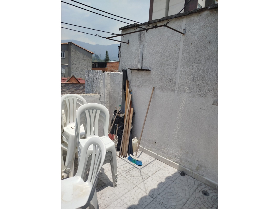 SABANETA EXCELENTE CASA DE 3 NIVELES CERCA AL HOSPITAL VENANCIO DIAZ — foto 5