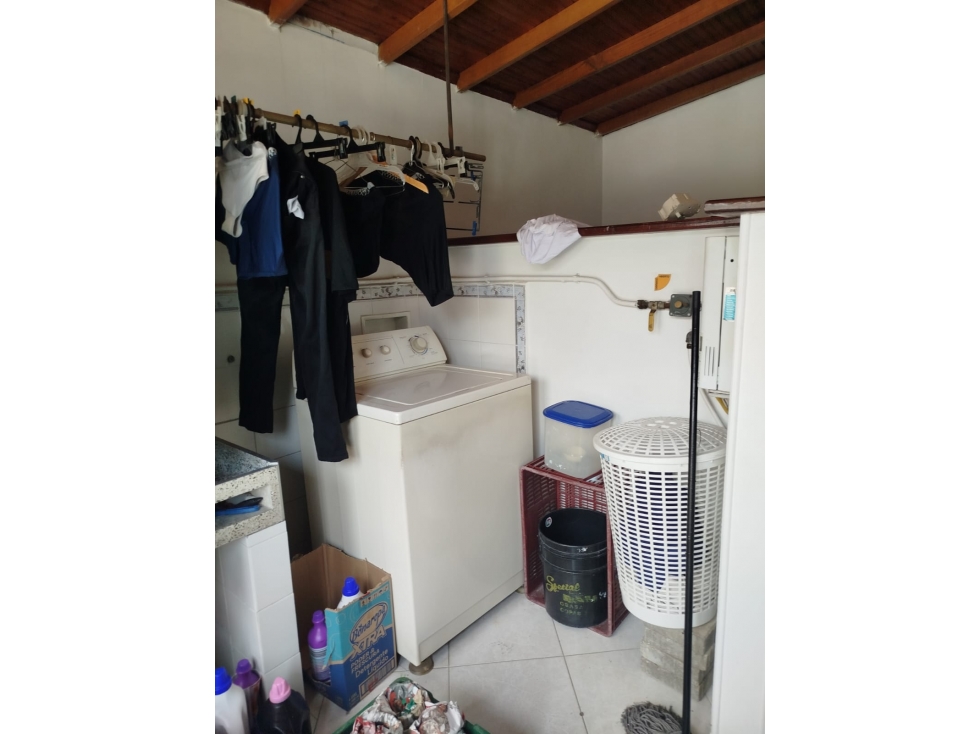 SABANETA EXCELENTE CASA DE 3 NIVELES CERCA AL HOSPITAL VENANCIO DIAZ — foto 6