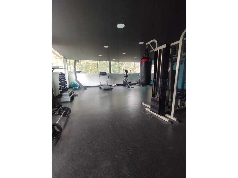 SABANETA EXCELENTE APTO EN SECTOR PRIVILEGIADO EN UNIDAD COMPLETA — foto 3