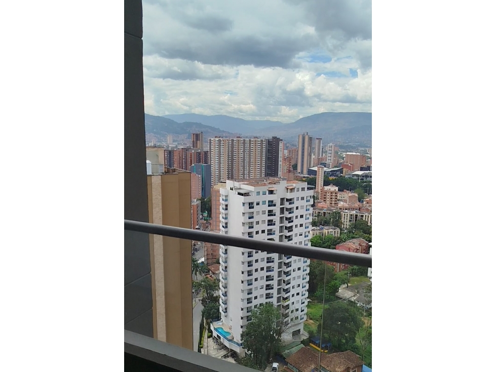 SABANETA APTO CON EXCELENTE VISTA Y AMPLIO EN UNIDAD COMPLETA VR