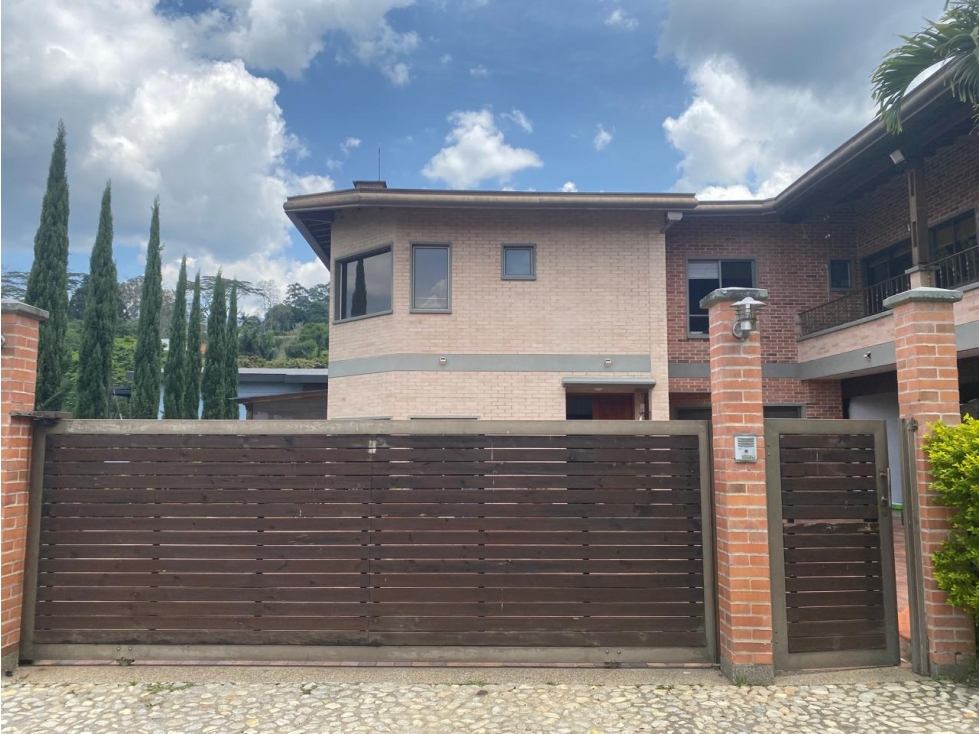 ENVIGADO LOMA DEL CHINGUI EXCLUSIVA CASA FINCA EN PARCELACION