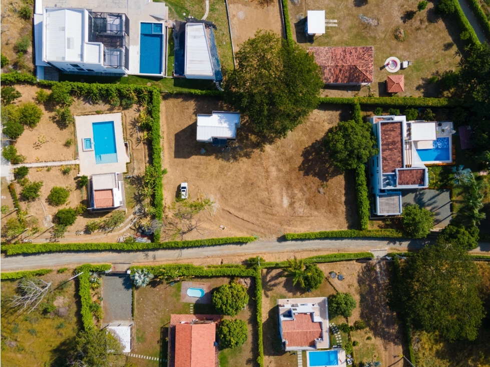 LOTE EN PARCELACIÓN CON CASA EN CONSTRUCCIÓN EN VENTA EN SOPETRÁN