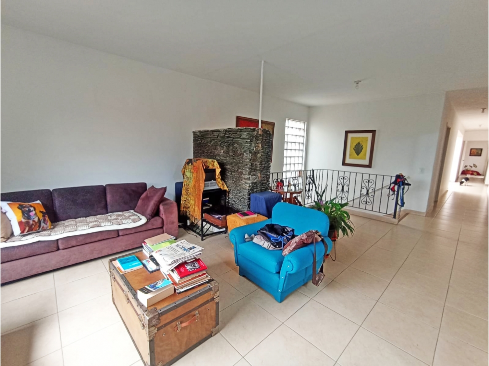 CASA CON ÁREAS GENEROSAS EN VENTA EN P.H. PISO 2 EN PRADO CENTRO
