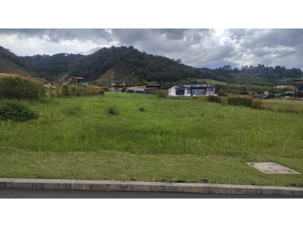 LOTE EN VENTA EN PARCELACIÓN CERRADA EN LA CEJA, EL TAMBO