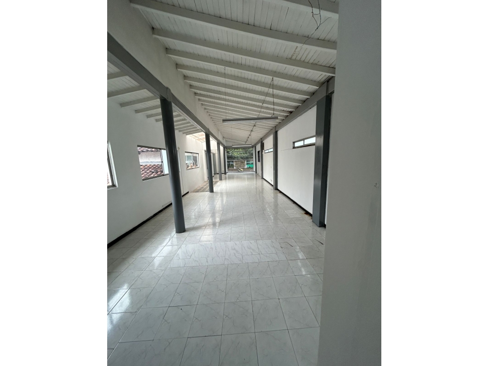 CASA UNIFAMILIAR EN VENTA 2 NIVELES CON LOCAL EL POBLADO PATIO BONITO — foto 2