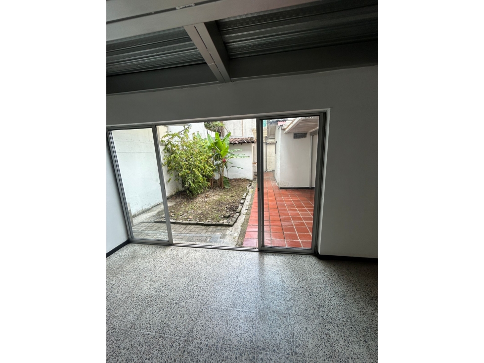 CASA UNIFAMILIAR EN VENTA 2 NIVELES CON LOCAL EL POBLADO PATIO BONITO — foto 3