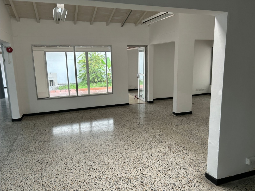 CASA UNIFAMILIAR EN VENTA 2 NIVELES CON LOCAL EL POBLADO PATIO BONITO — foto 4