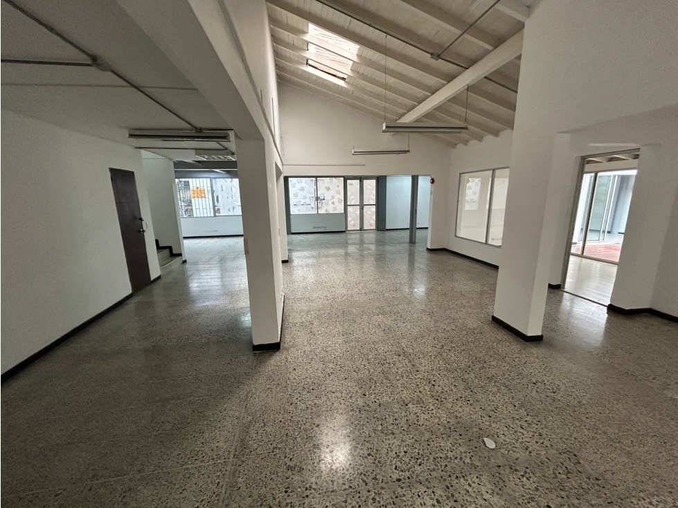 CASA UNIFAMILIAR EN VENTA 2 NIVELES CON LOCAL EL POBLADO PATIO BONITO — foto 6