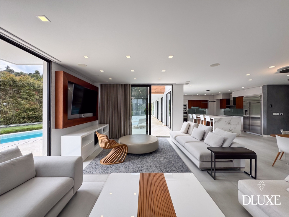 Venta, Casa con Piscina, 5 habitaciones, Loma del Escobero - Medellin — foto 3