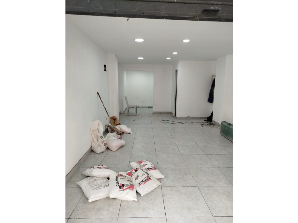 SABANETA LOCAL COMERCIAL MUY BIEN UBICADO CERCA AL PARQUE — foto 4