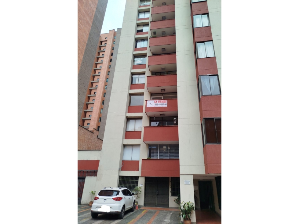LAURELES APTO PARA REMODELAR CON MUY BUEN METRAJE Y SECTOR TRANQUILO