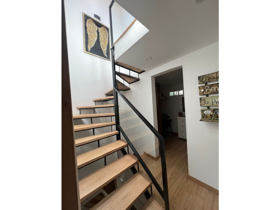 SABANETA HERMOSA CASA UNIFAMILIAR EN UNIDAD COMPLETA — foto 2