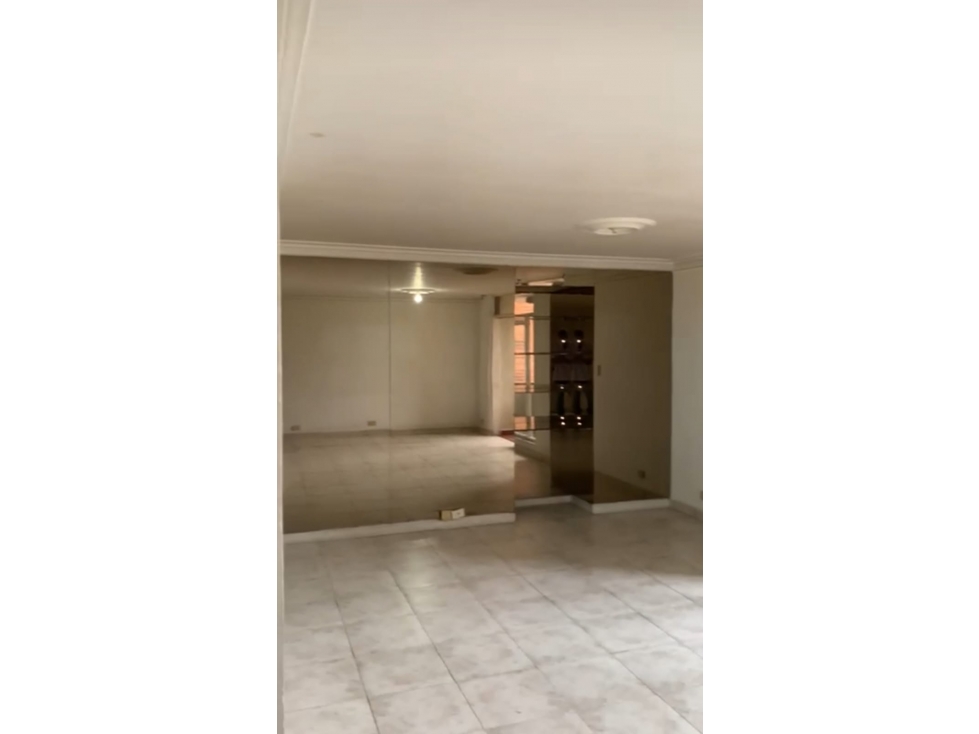 LAURELES APTO PARA REMODELAR CON MUY BUEN METRAJE Y SECTOR TRANQUILO — foto 6