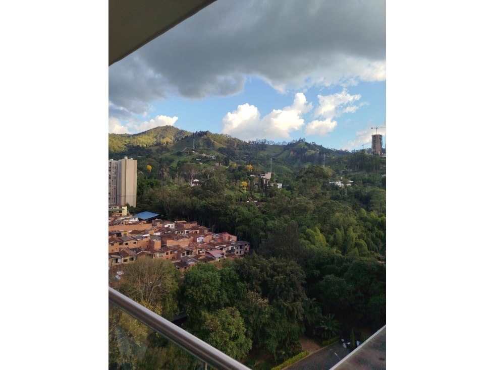 SABANETA APTO CON EXCELENTE VISTA EN CENTURY TOWER 1 — foto 2