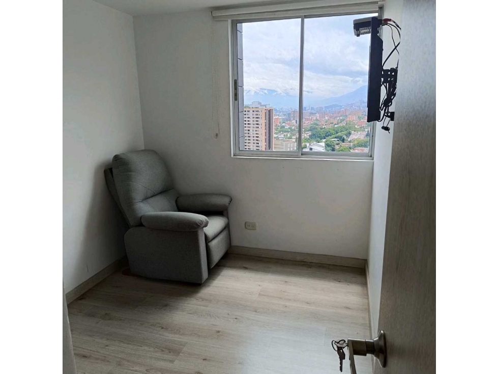 ENVIGADO EXCELENTE APTO MUY CENTRAL UNIDAD COMPLETA Y VISTA — foto 4