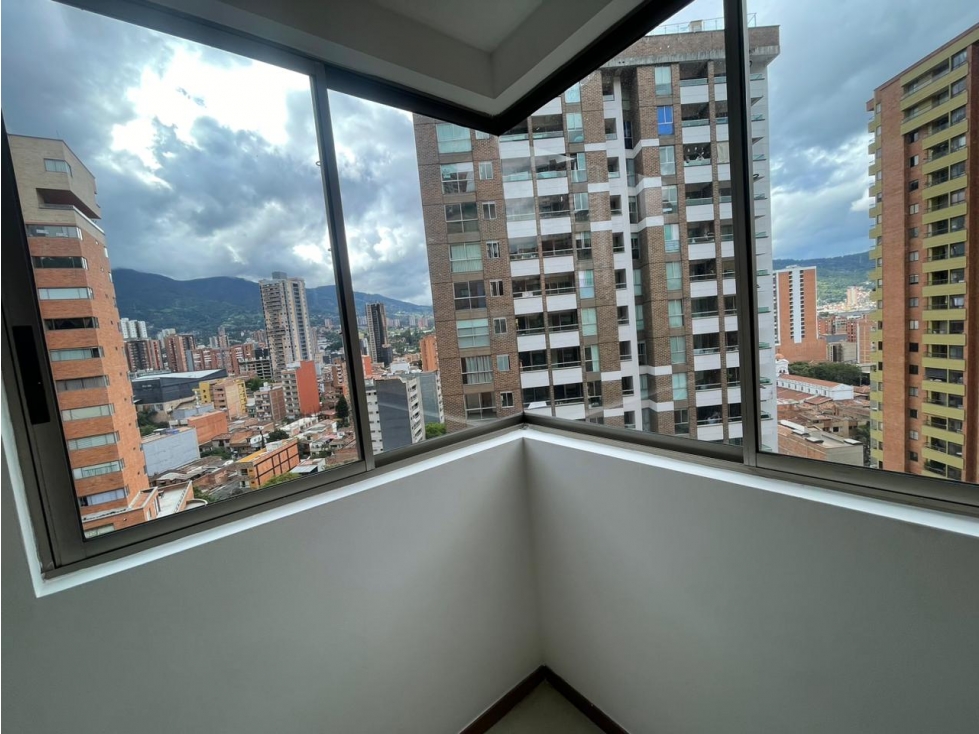 SABANETA EXCELENTE APTO GRANDE Y BONITO CON ESPECTACULAR VISTA — foto 2
