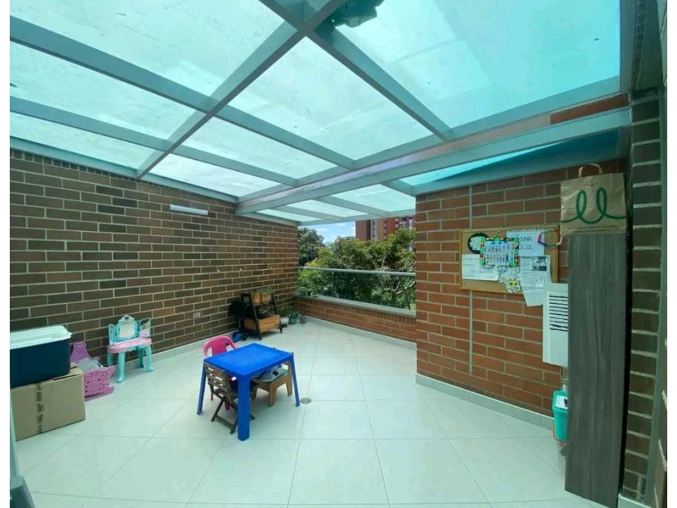 OPORTUNIDAD VENDO APARTAMENTO EN ENVIGADO CON TERRAZA Y 2 BALCONES — foto 3