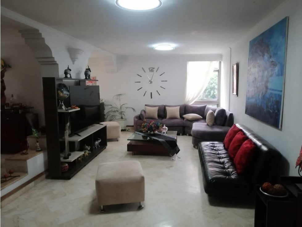 CENTRO DE MEDELLIN EXCELENTE APTO REMODELADO EN EDIFICIO GRAN METRAJE — foto 2