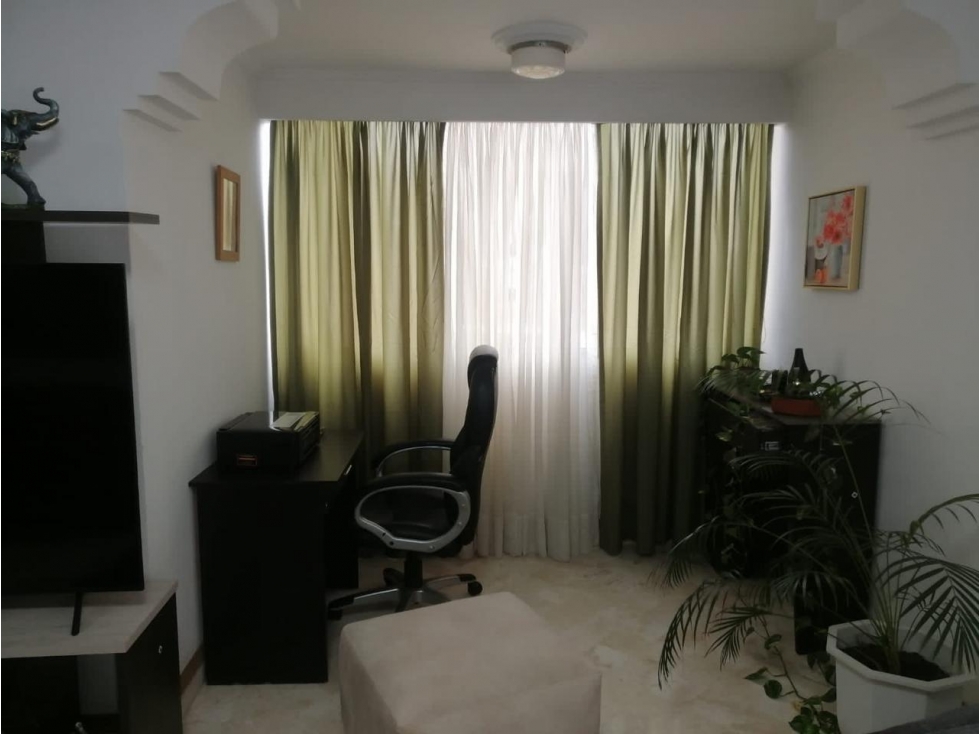 CENTRO DE MEDELLIN EXCELENTE APTO REMODELADO EN EDIFICIO GRAN METRAJE — foto 3